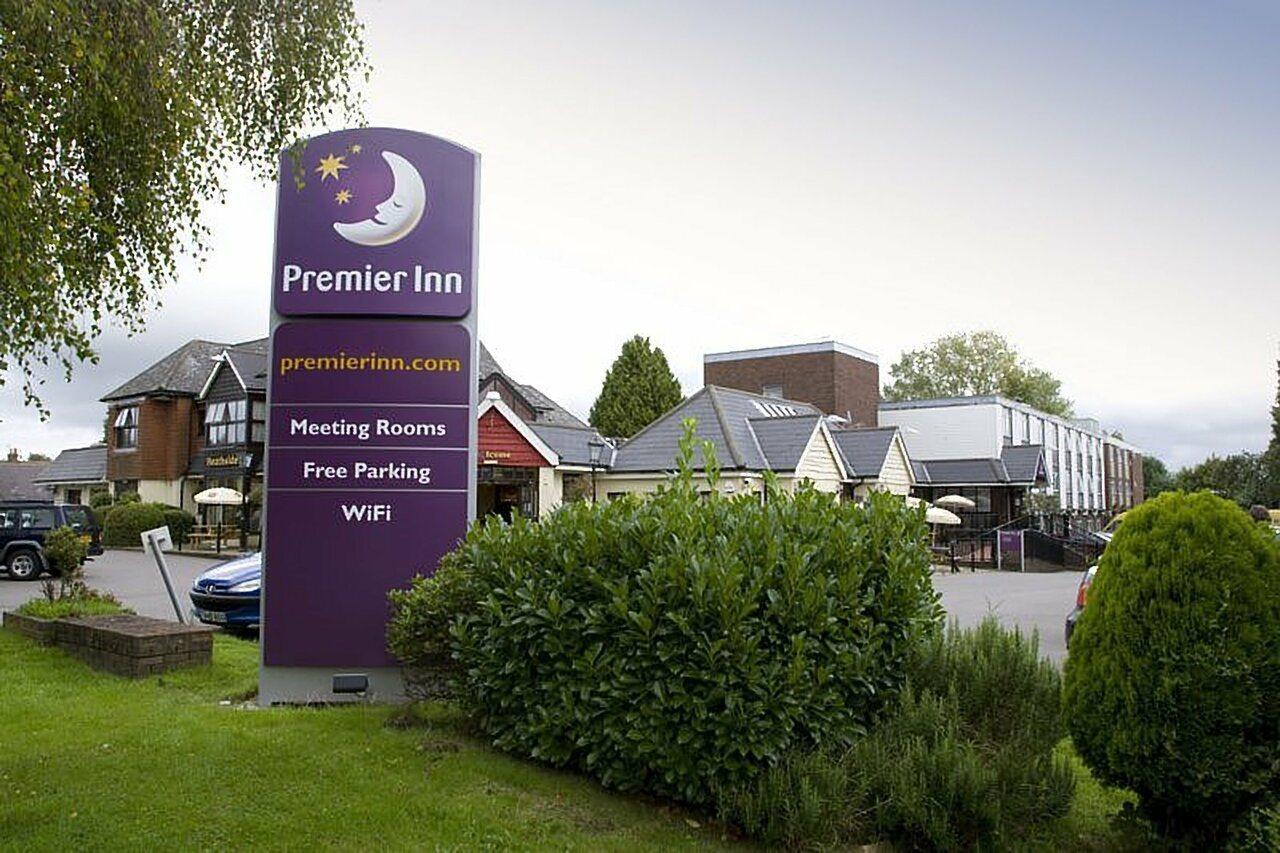 Premier Inn Epsom South Bagian luar foto