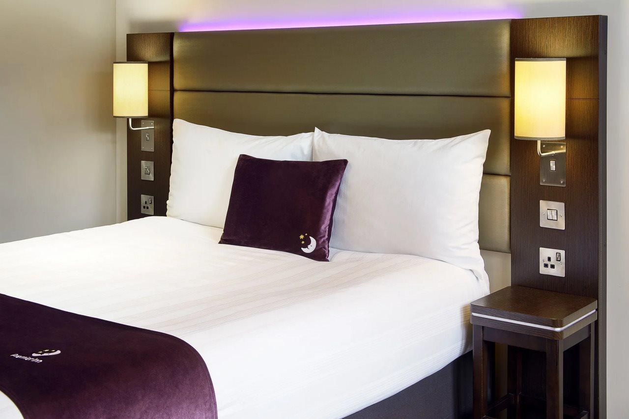 Premier Inn Epsom South Bagian luar foto