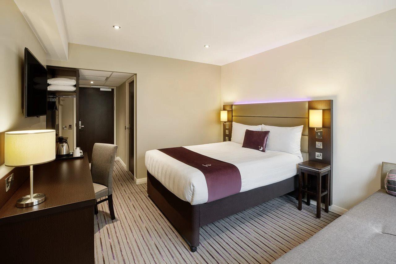 Premier Inn Epsom South Bagian luar foto