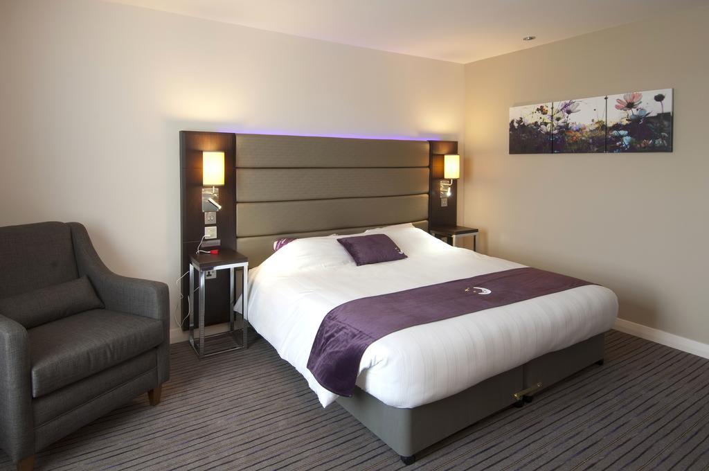 Premier Inn Epsom South Bagian luar foto