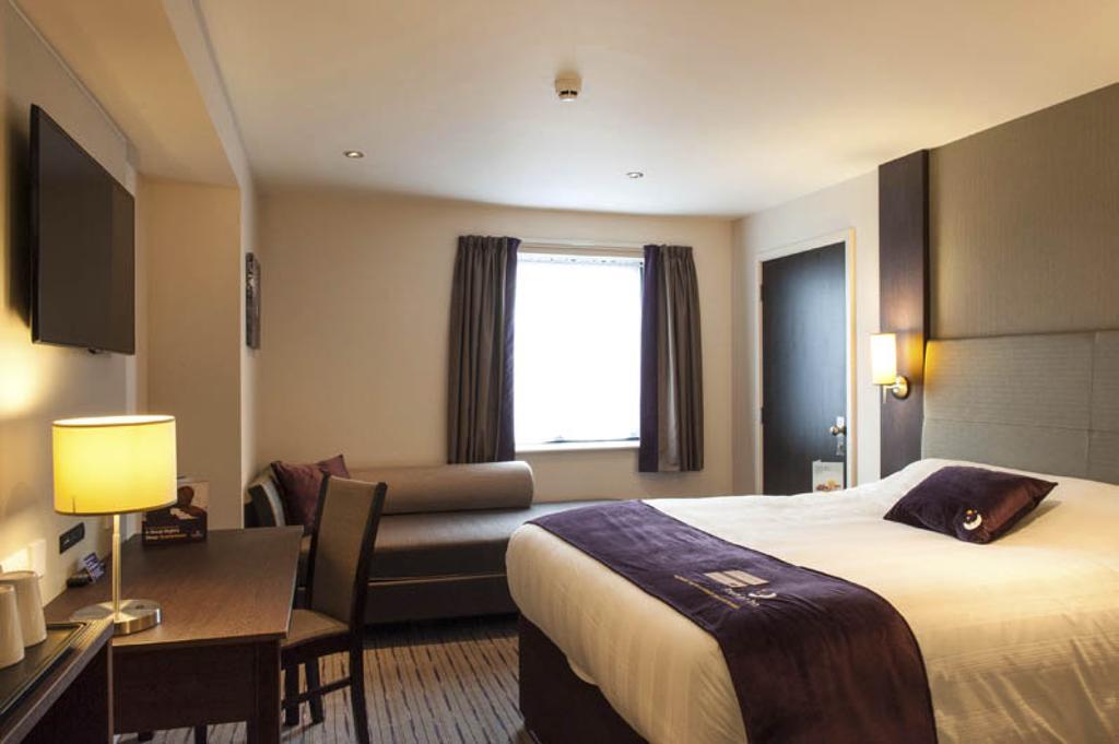 Premier Inn Epsom South Ruang foto
