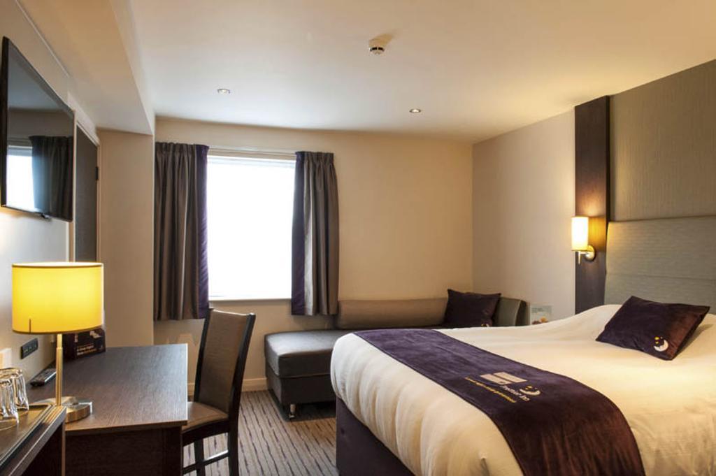 Premier Inn Epsom South Ruang foto