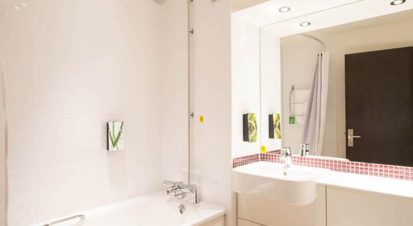 Premier Inn Epsom South Bagian luar foto