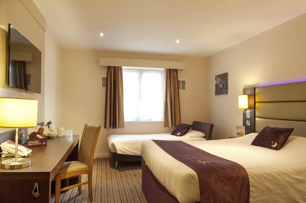 Premier Inn Epsom South Ruang foto