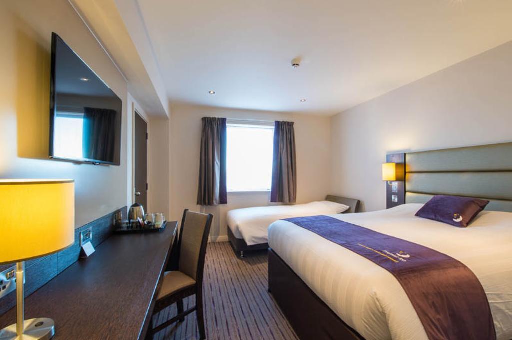 Premier Inn Epsom South Ruang foto