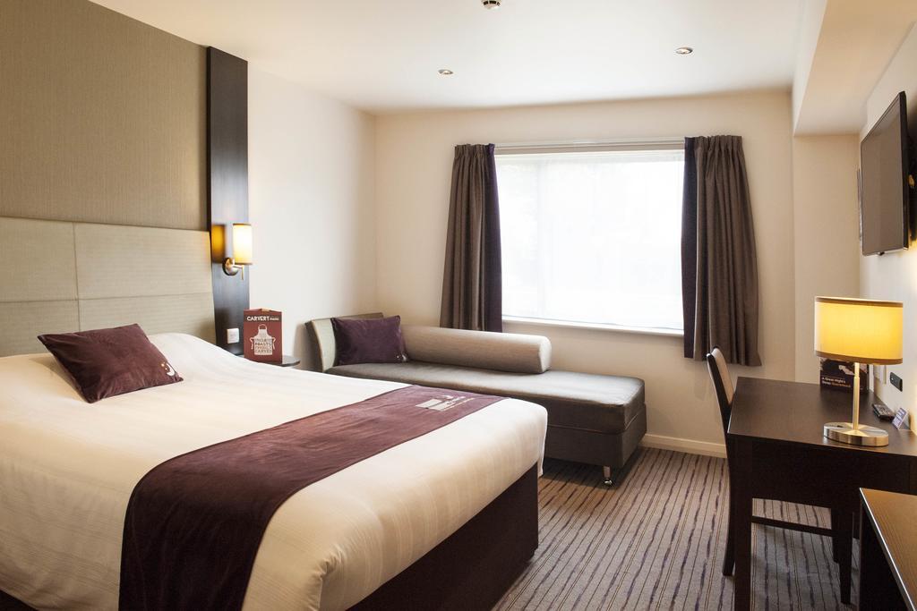 Premier Inn Epsom South Ruang foto