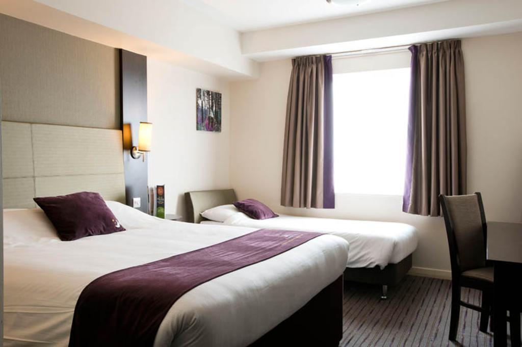 Premier Inn Epsom South Ruang foto