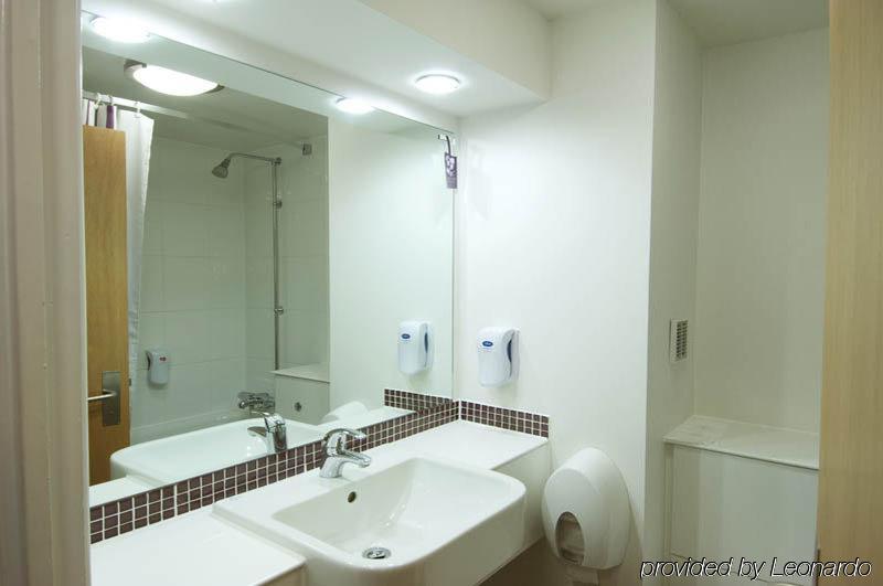 Premier Inn Epsom South Bagian luar foto