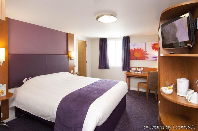 Premier Inn Epsom South Bagian luar foto