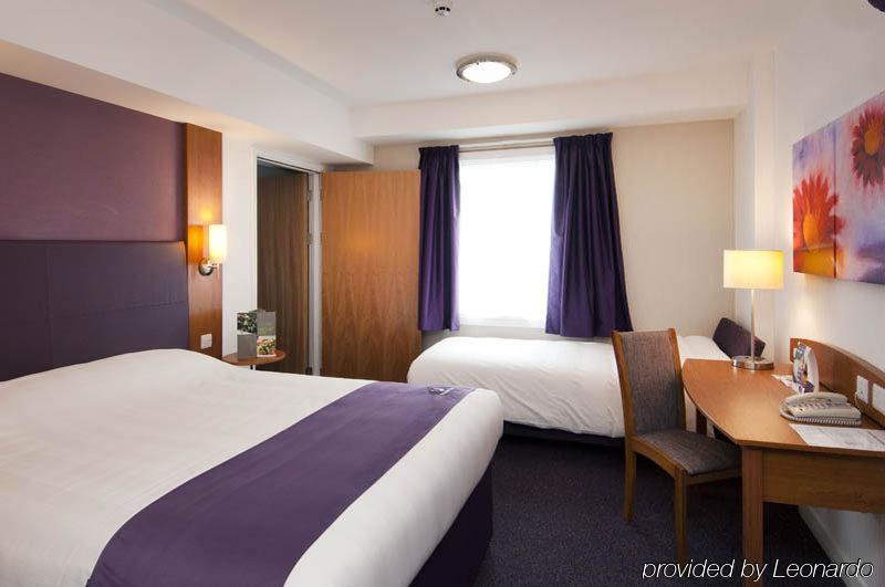Premier Inn Epsom South Bagian luar foto