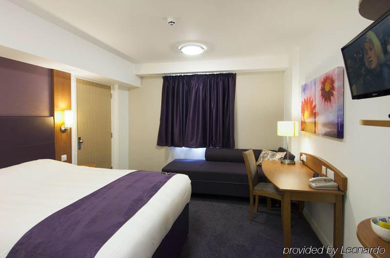 Premier Inn Epsom South Bagian luar foto