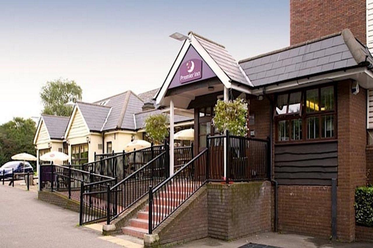 Premier Inn Epsom South Bagian luar foto