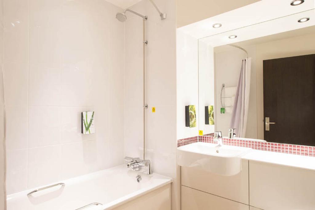 Premier Inn Epsom South Bagian luar foto