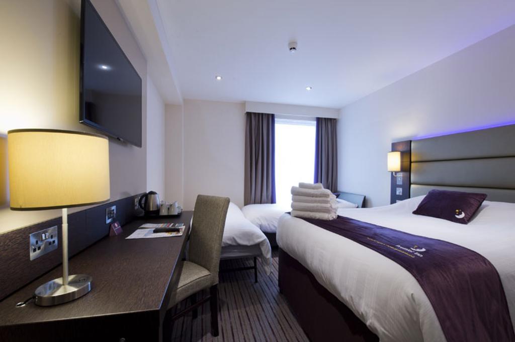 Premier Inn Epsom South Bagian luar foto