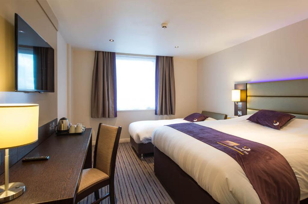 Premier Inn Epsom South Bagian luar foto