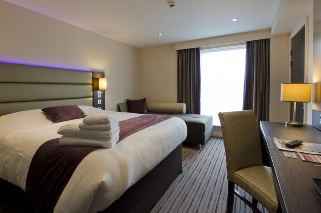 Premier Inn Epsom South Bagian luar foto