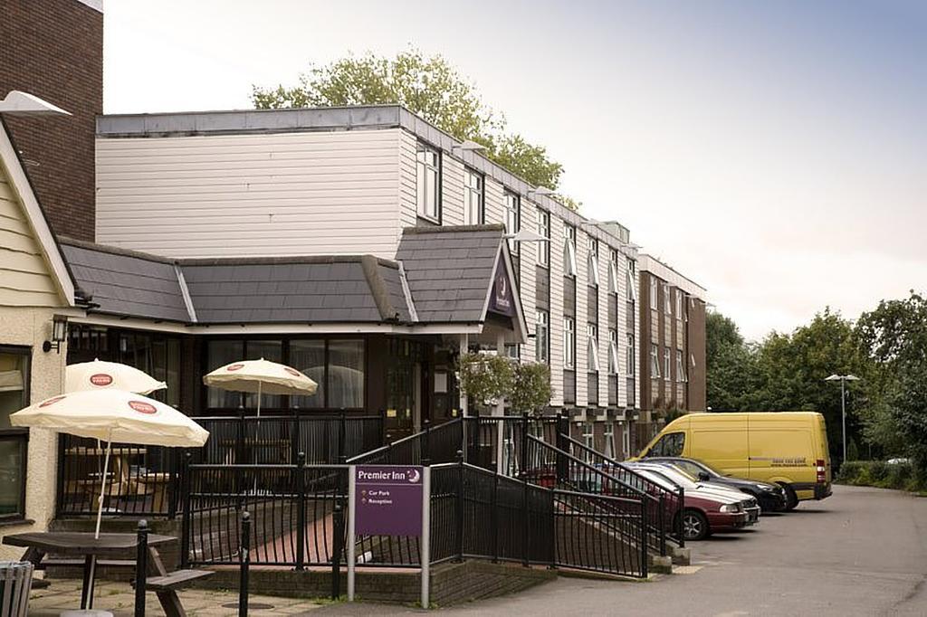 Premier Inn Epsom South Bagian luar foto